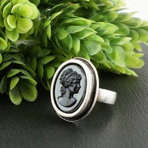 Кольцо с Камеей Дама Черная из стекла silver