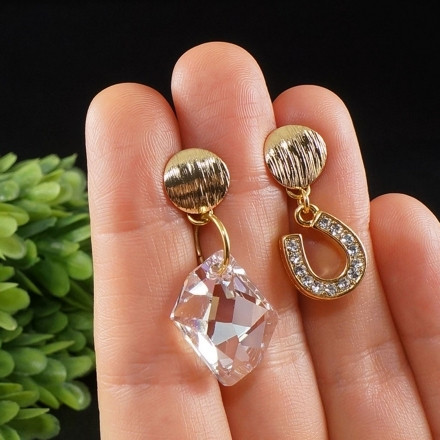 Серьги Асимметричные Золотая подкова и Кристалл Swarovski