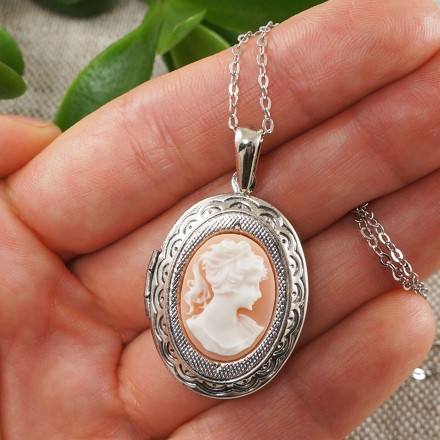Медальон Камея Дама на розовом antique silver