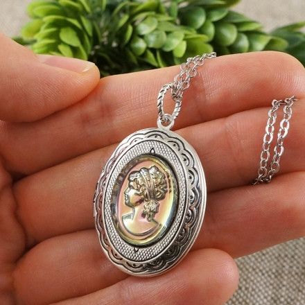 Медальон Инталия Камея Дама Радужная из стекла antique silver