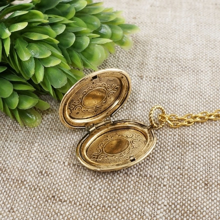 Медальон овальный Белый Перламутр antique gold